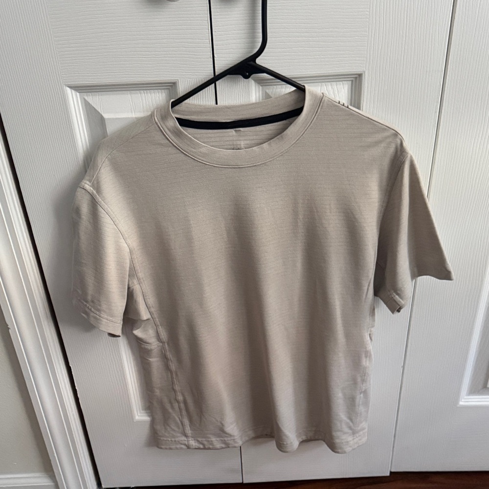 lululemon athletica Men's Tan Short Sleeve Tee